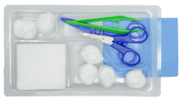Set de pansement avec pinces, ciseaux et compresses – Carton de 5 sets